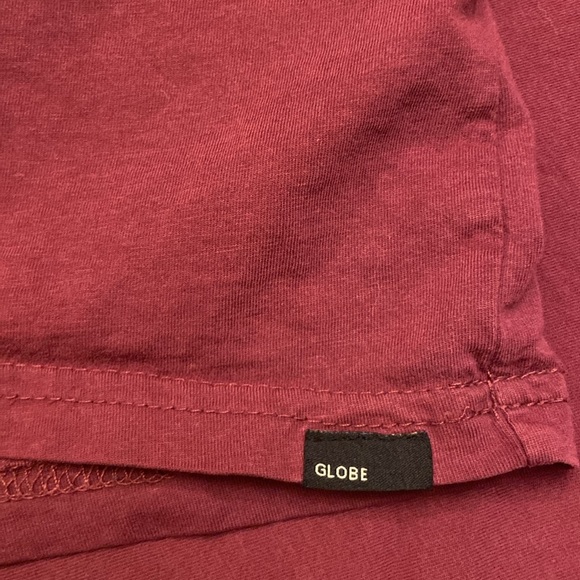 GLOBE Short Sleeve Graphic Tee T-Shirt Men’s Size MEDIUM Burgundy Red Black Logo - Picture 7 of 9